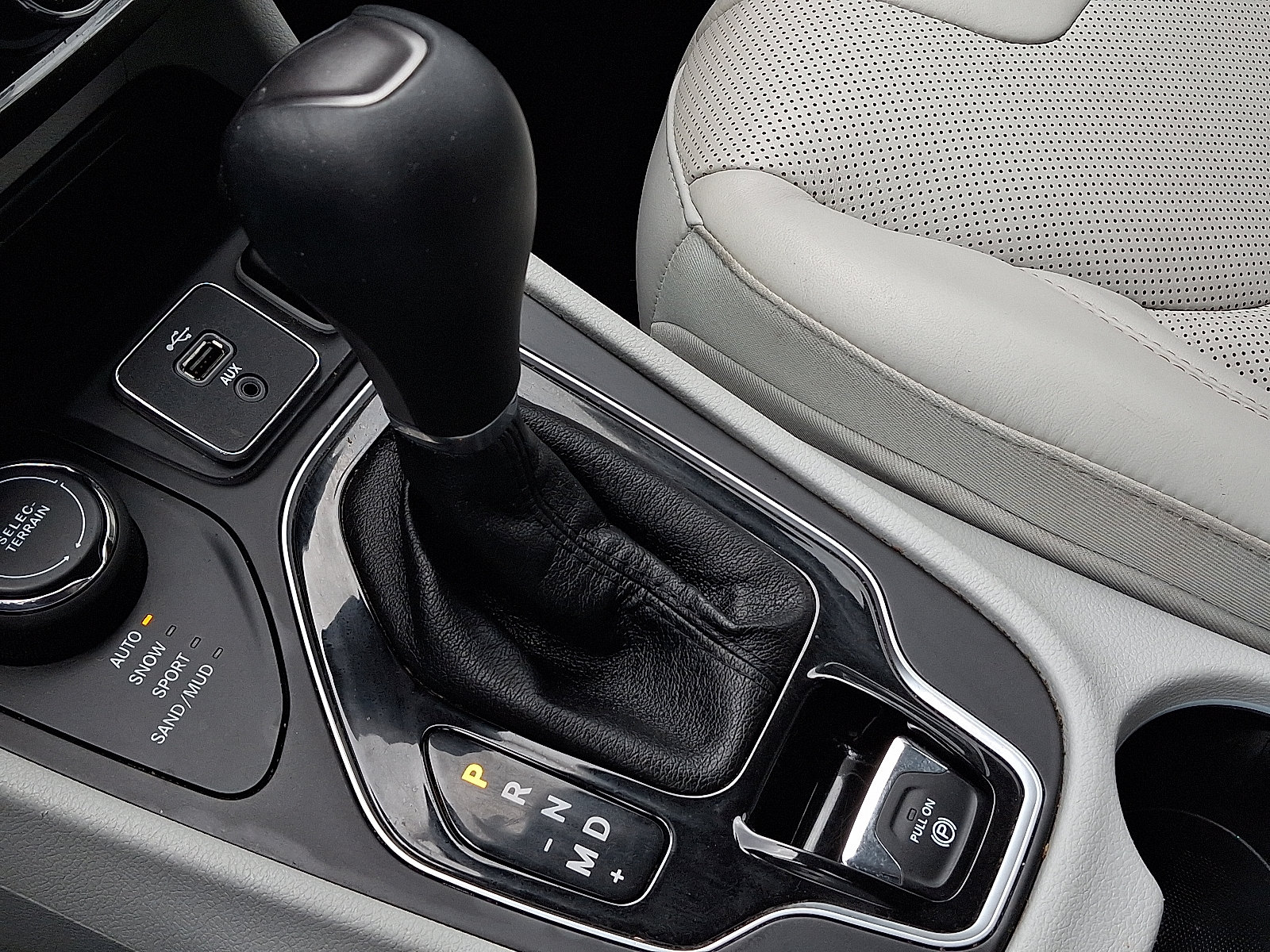 Certified 2019 Jeep Cherokee Limited AWD/4WD image 14