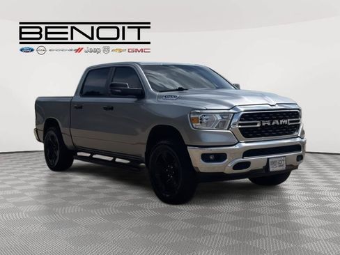 Used 2023 RAM 1500 Big Horn AWD/4WD image 3