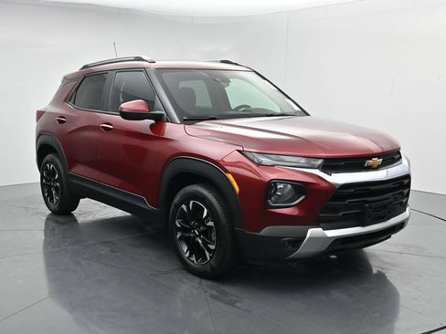 Used 2022 Chevrolet TrailBlazer LT w/ Convenience Package AWD/4WD image 2