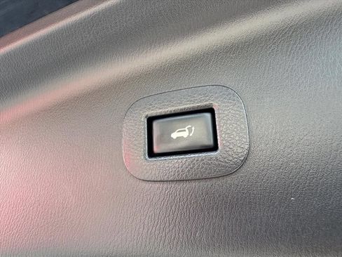 Used 2019 Nissan Armada Platinum w/ Captain's Chairs Package RWD image 11