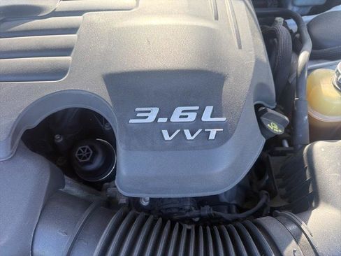 Used 2014 Dodge Challenger SXT RWD image 26