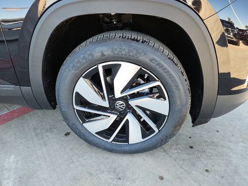 New 2026 Volkswagen Atlas SE image 9