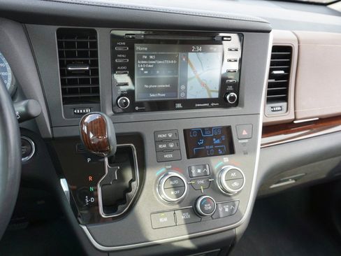 Used 2020 Toyota Sienna Limited Premium image 15