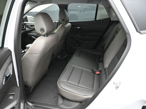 Used 2025 Chevrolet Trax ACTIV w/ Sunroof Package image 12