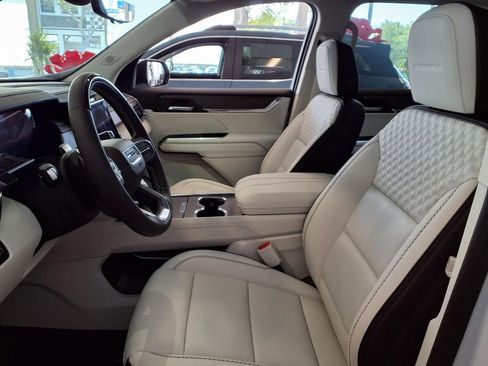 New 2026 GMC Acadia Denali w/ Super Cruise Package image 13