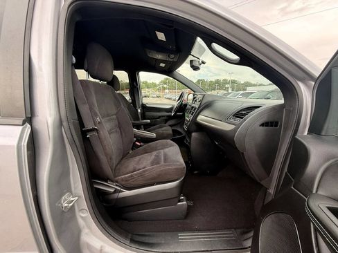 Used 2015 Dodge Grand Caravan SE w/ Quick Order Package 29E SE FWD image 11
