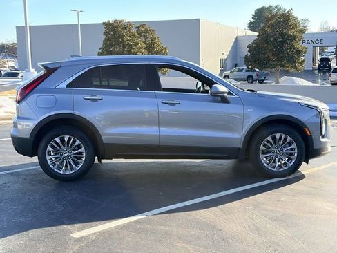 Used 2024 Cadillac XT4 Premium Luxury image 6