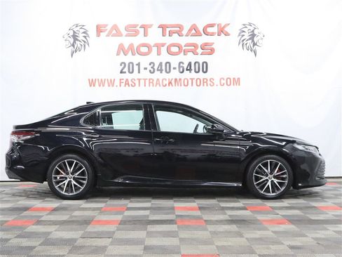 Used 2022 Toyota Camry XLE AWD/4WD image 4
