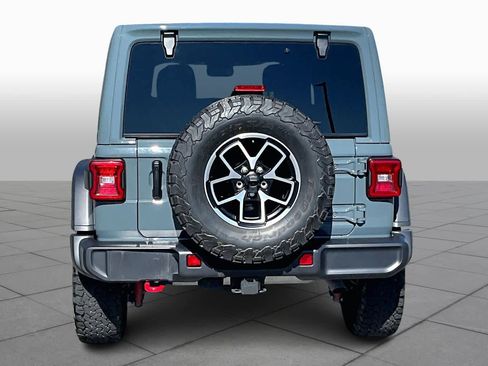 Used 2025 Jeep Wrangler Unlimited Rubicon w/ Convenience Group image 5