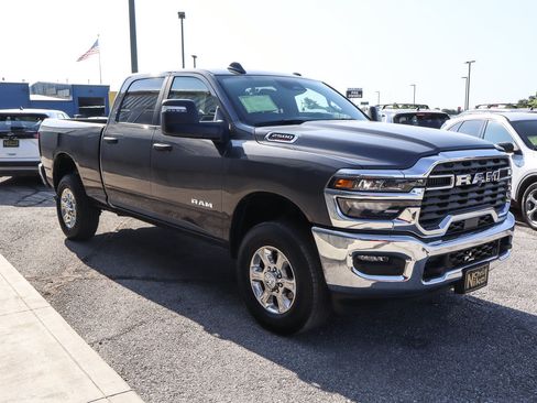 Used 2026 RAM 2500 Big Horn AWD/4WD image 3