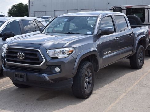 Used 2020 Toyota Tacoma SR5 RWD image 2