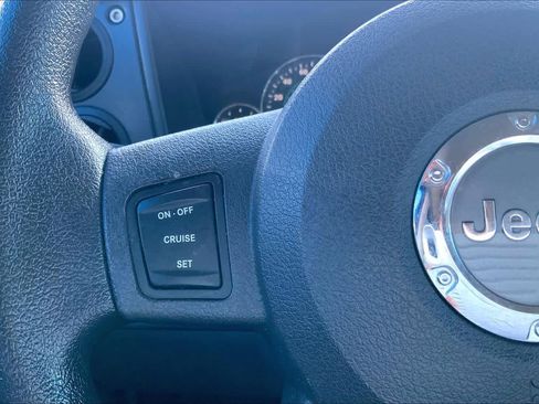 Used 2007 Jeep Commander Sport image 23