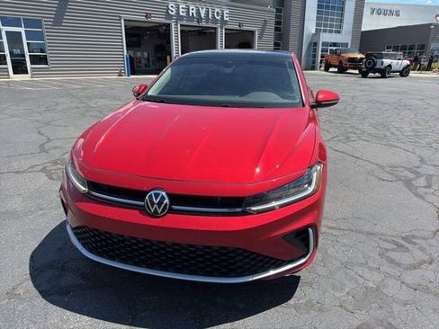 Used 2025 Volkswagen Jetta SEL FWD image 15