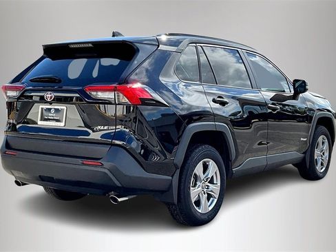 Used 2024 Toyota RAV4 XLE w/ Convenience Package image 5