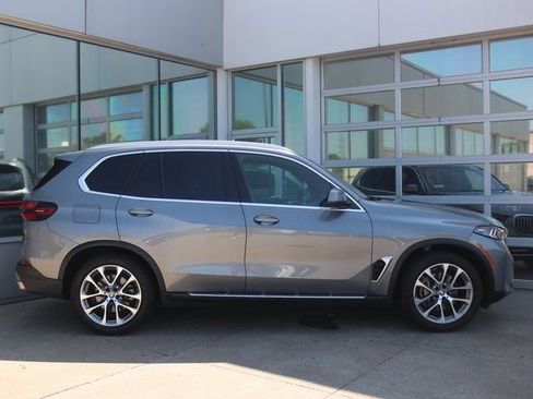 Used 2025 BMW X5 xDrive40i w/ Climate Comfort Package image 4