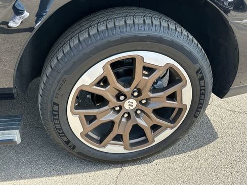 Used 2025 Ford Expedition King Ranch image 8