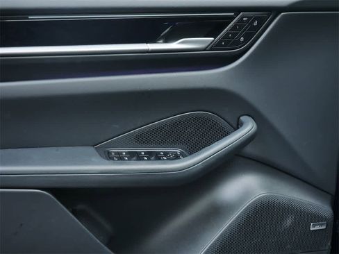 Used 2025 Porsche Macan 4 Electric image 11