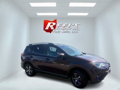 Used 2018 Toyota RAV4 XLE AWD/4WD image 4