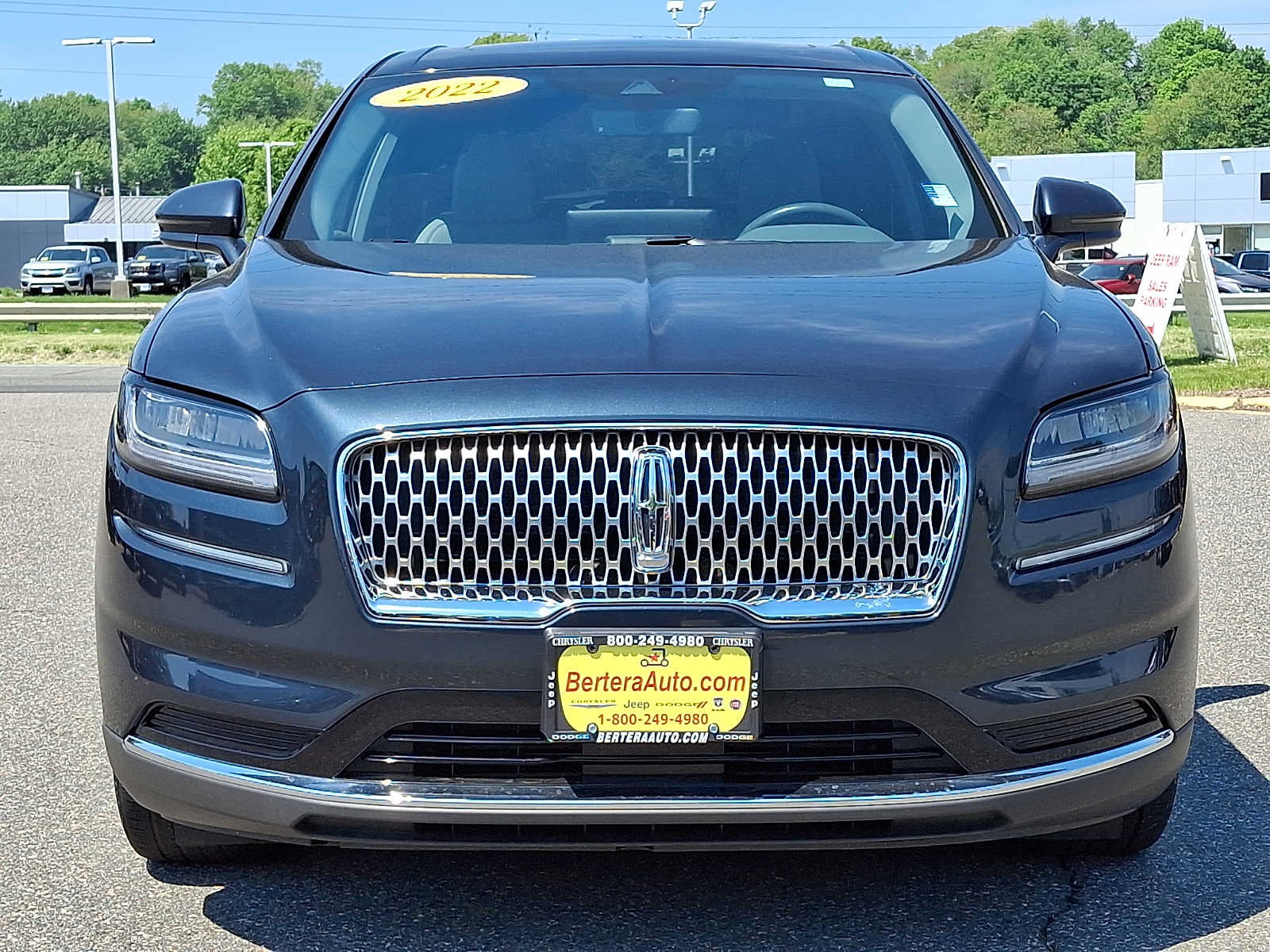 Used 2022 Lincoln Nautilus Reserve AWD/4WD image 2