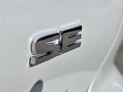 New 2026 Mitsubishi Outlander SE FWD image 8