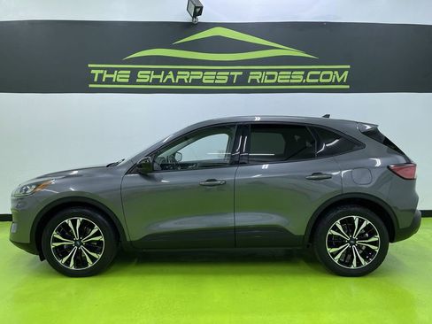 Used 2021 Ford Escape SE w/ SE Sport Appearance Package image 6