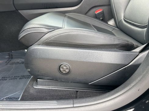 Used 2024 Mercedes-Benz GLC 300 4MATIC image 10