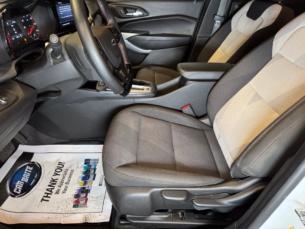Used 2025 Chevrolet Trax RS w/ Driver Confidence Package FWD image 19