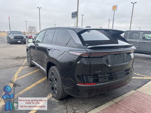 Used 2025 Jeep Wagoneer S Launch Edition image 3