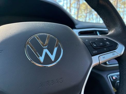 Used 2021 Volkswagen Atlas SEL Premium image 29