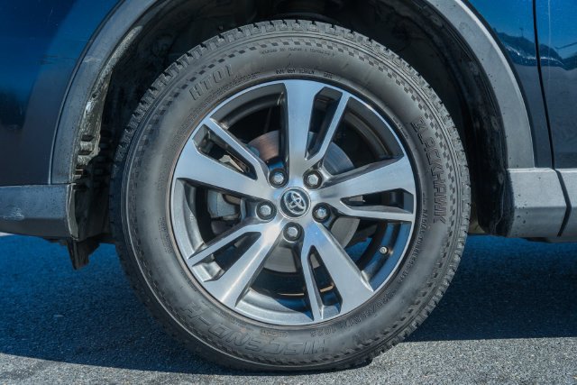 Used 2018 Toyota RAV4 XLE AWD/4WD image 15
