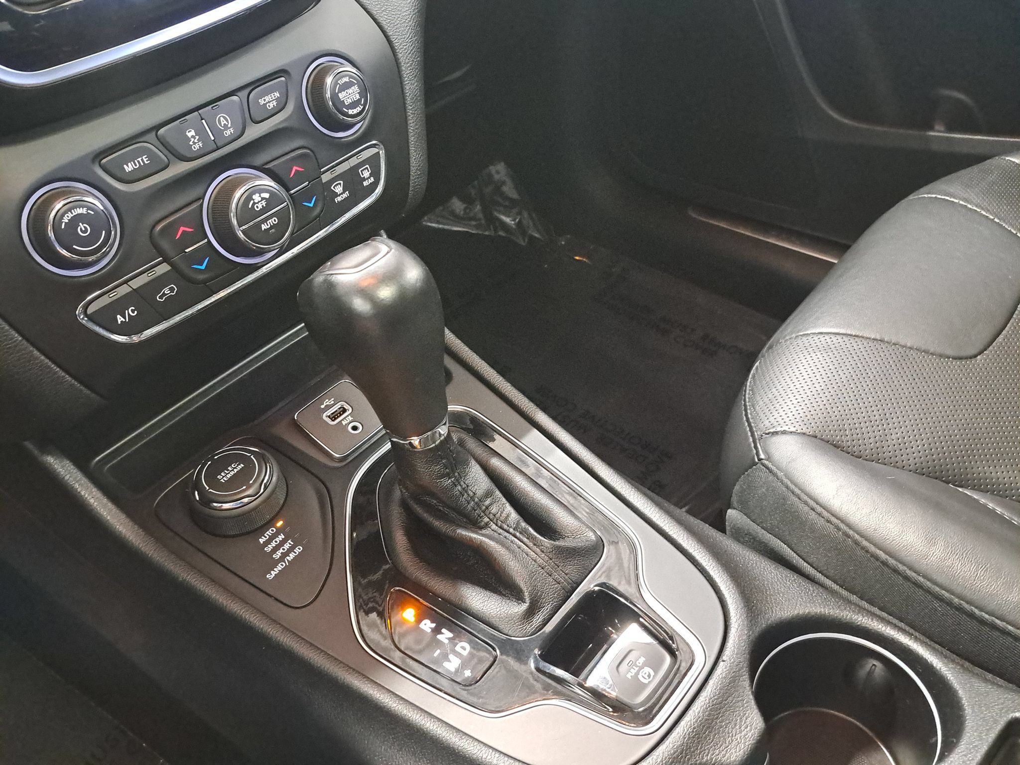 Used 2019 Jeep Cherokee Limited AWD/4WD image 26