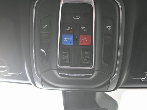 Used 2022 Jeep Grand Cherokee Altitude image 34