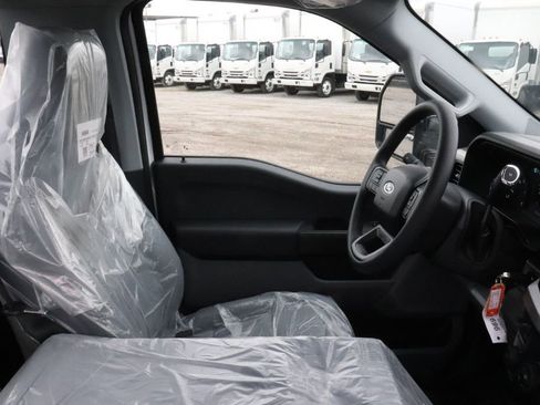 New 2025 Ford F550 4x4 Regular Cab Super Duty image 9