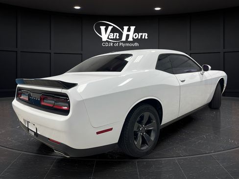 Used 2019 Dodge Challenger SXT RWD image 7