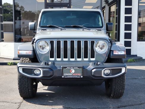 Used 2018 Jeep Wrangler Unlimited Sahara AWD/4WD image 3
