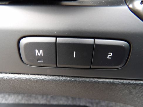 New 2025 Volvo XC40 B5 Ultra w/ Climate Package image 10