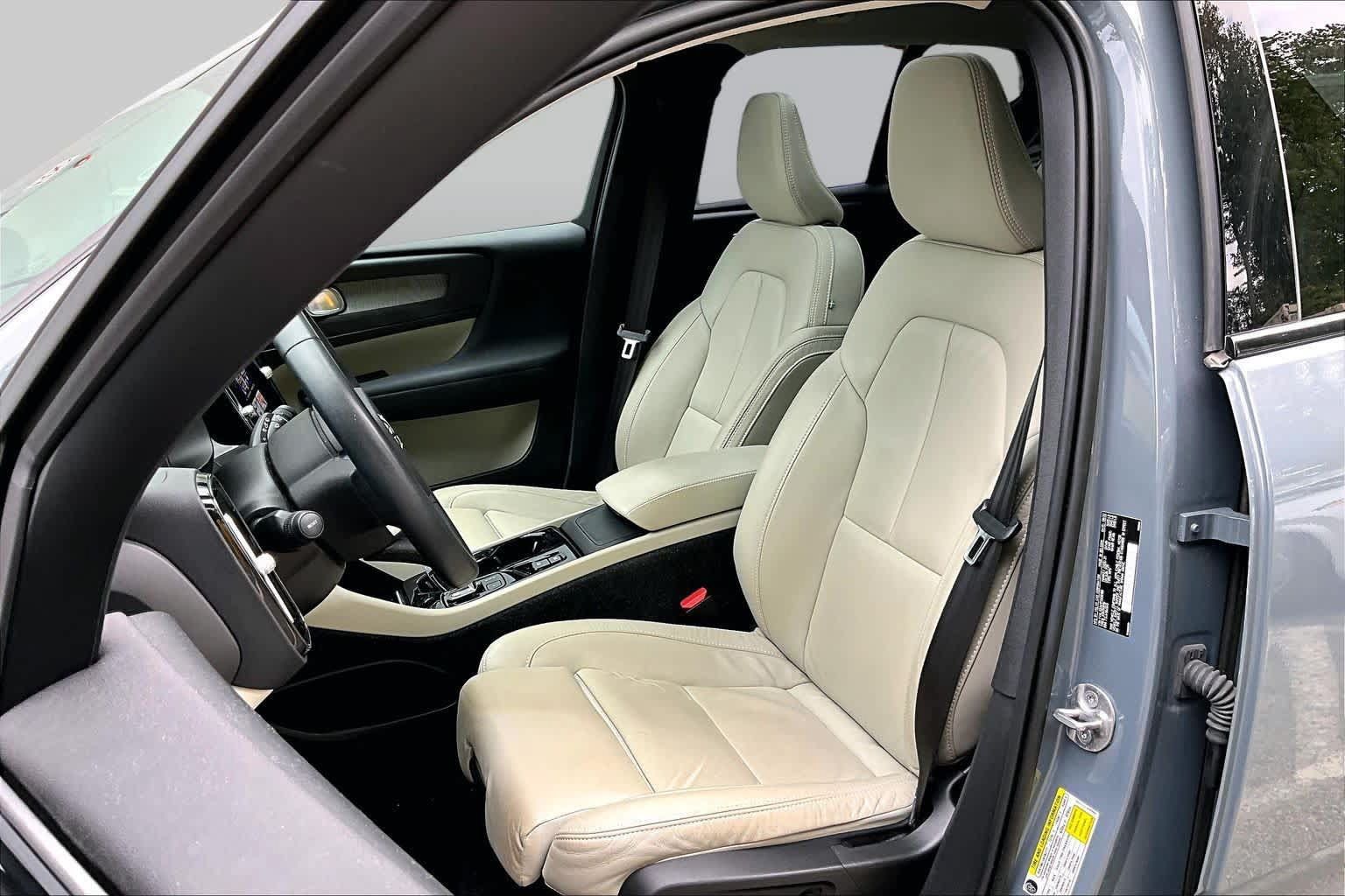 Used 2023 Volvo XC40 B5 Plus w/ Driver Assist Package AWD/4WD image 9