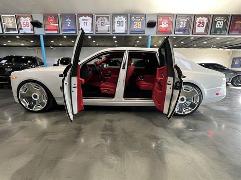 Used 2024 Rolls-Royce Phantom Sedan image 1