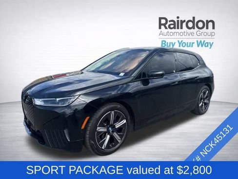 Used 2022 BMW iX xDrive50 w/ Sport Package AWD/4WD image 3