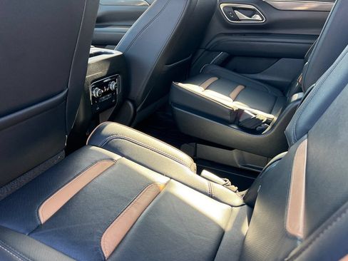 Used 2023 GMC Yukon AT4 w/ AT4 Premium Package AWD/4WD image 16