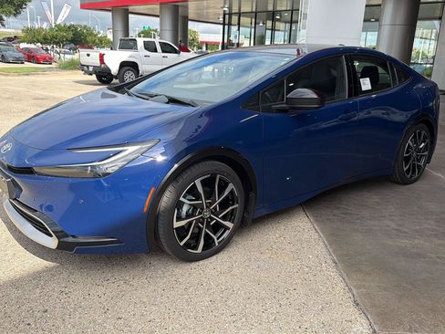 New 2026 Toyota Prius Plug-In Hybrid FWD image 3