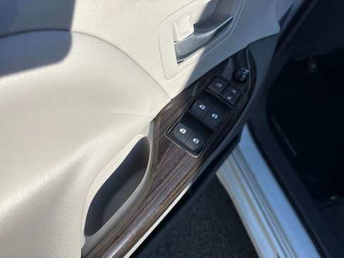 Used 2019 Toyota Sienna XLE image 11