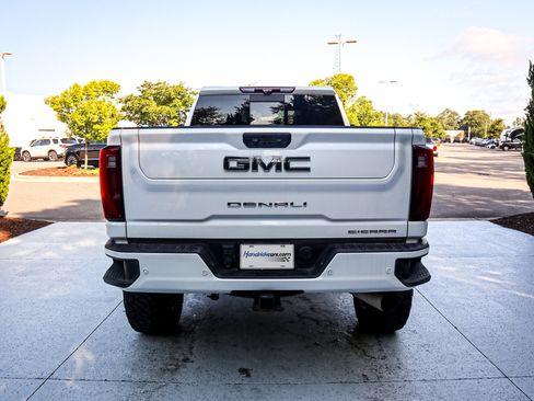 Used 2024 GMC Sierra 2500 Denali Ultimate AWD/4WD image 9