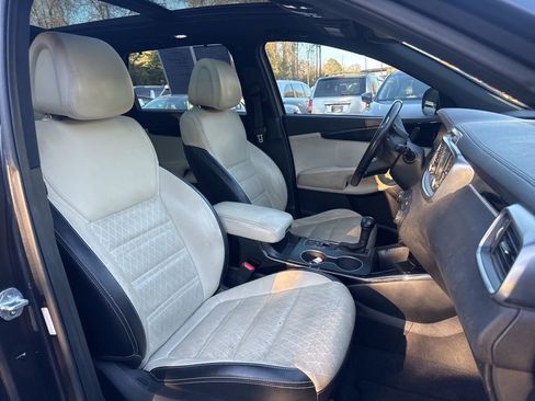 Used 2016 Kia Sorento SX w/ SXL Technology Package image 9