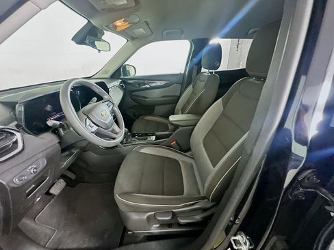 Used 2025 Chevrolet TrailBlazer LT FWD image 13