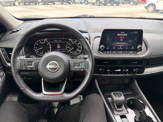 Used 2024 Nissan Rogue SV w/ SV Premium Package FWD image 17