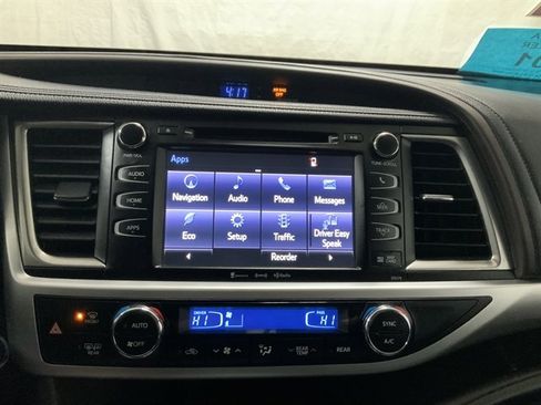 Used 2017 Toyota Highlander XLE image 30