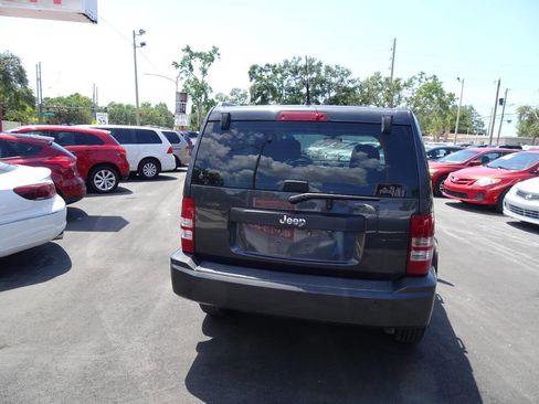 Used 2011 Jeep Liberty Sport image 9