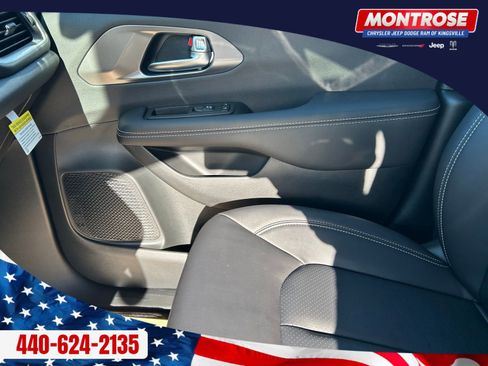 New 2026 Chrysler Pacifica Select image 12
