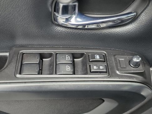 Used 2018 Nissan Titan SL w/ Midnight Edition image 91